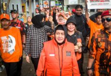 Tangguh di Lapangan, Indira Yusuf Ismail Buktikan Kesehatan Prima dengan Blusukan ke Lorong-Lorong