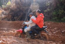 Petualangan Cagub Sulsel Danny Pomanto Hendak Tuntaskan Pembangunan dengan Jajal Medan Jalan Berlumpur di Seko Luwu Utara