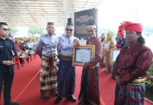 Bertabur Penghargaan di Perayaan HUT Kota Makassar ke-417