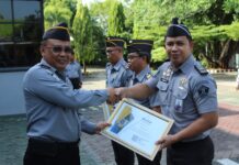 Dinilai Membawa Perubahan, Tiga Pegawai Terbaik Lapas Parepare Diganjar Penghargaan