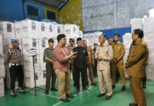 Tinjau Gudang Logistik Bersama Pj Gubernur Sulsel, Pjs Wali Kota Makassar Sebut Persiapan Capai 100 Persen