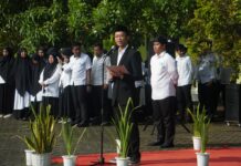 Pimpin Upacara Hari Guru, Ilham Fauzi Ajak Siswa untuk Hargai Jasa Para Pendidik