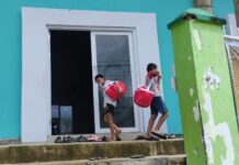 Banjir Surut, Warga Blok 8 Kelurahan Manggala Mulai Kembali ke Rumah
