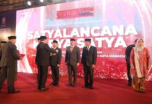 Danny Pomanto Serahkan Tanda Kehormatan Satyalancana Karya Satya Presiden RI kepada 471 PNS Berdedikasi