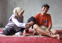 Tim Medis Pemkot Makassar Siaga Obat-obatan hingga Ambulans bagi Warga Terdampak Banjir di Blok 8