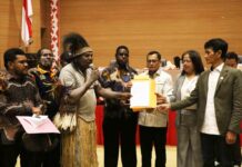 Kaleidoskop 2024: Wakil Ketua Komite II DPD RI Andi Waris Halid Perjuangkan Hak Adat Papua Hingga Pemekaran Bone Selatan
