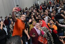 Ratusan Warga Kunjungi Rumah Pribadi Danny Pomanto, Sampaikan Selamat Ulang Tahun