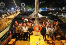 Walikota Makassar Jamu Fadli Zon di Atas Kapal Pinisi