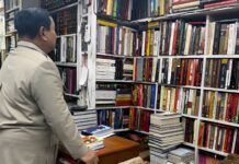 Di India, Prabowo Sempatkan Mampir ke Toko Buku Langganannya