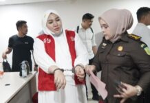 Tiga Tersangka Kasus ‘Skincare’ Makassar Diserahkan ke Kejaksaan, Terancam Hukuman 12 Tahun Penjara