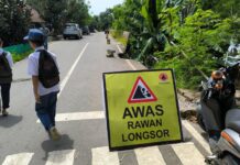 Jalan dan Jembatan di Pallantikang Maros, Amblas Terkikis Abrasi