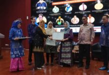 Pemkot Makassar Terima Penghargaan atas Pelestarian Bahasa Daerah Oleh Kemendikdasmen