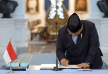 Momen Prabowo Ucapkan Bismillah Sebelum Tandatangani Keppres Dewas dan Badan Pelaksana Danantara