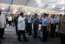 Momen Prabowo Disambut Mars TNI saat Beri Pengarahan di Istana Bogor