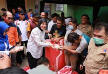 Di Hari Libur, Aliyah Mustika Ilham Tinjau Lokasi Kebakaran di Asrama Kesdam