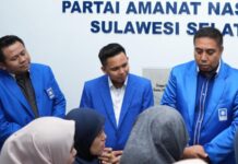 9 Tokoh PAN Maros Siap Bertarung Jadi Ketua, Siapa Mereka? Ketua Panitia Musda PAN Maros, Arie Anugrah (tengah) saat mendampingi Chaidir Syam mendaftar sebagai ketua PAN Sulsel. (Ist)
