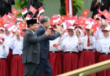 Prabowo Sambut Meriah Sekjen PKV Dengan 21 Dentuman Meriam Hingga Paspampres Berbaju Adat
