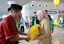 Aliyah Mustika Ilham Apresiasi Kegiatan Sosial DPD Amphuri di Bandara Sultan Hasanuddin