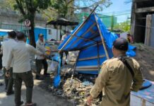 Satpol PP Maros Bongkar Paksa Lapak Liar di Sepanjang Jalur Pasar Tramo