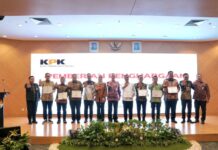 Komitmen Kuat Cegah Korupsi, Bupati Maros Terima Penghargaan dari KPK-RI