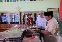 Prabowo dan Bill Gates disambut Riuh Saat Cek Makan Bergizi Gratis di Jakarta Timur