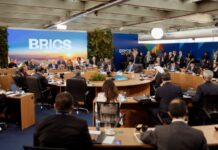 Indonesia Resmi Gabung BRICS, Prabowo Subianto Hadiri KTT Pertama di Brasil Presiden Prabowo saat berada di tengah-tengah peserta KTT BRICS. (ist)