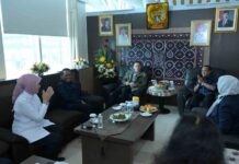 Transit Menuju Palu, Menko AHY Bertemu Gubernur Sulsel di Bandara