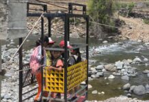 Siswa di Maros Menyeberang dengan Gondola, DPRD Desak Pembangunan Jembatan
