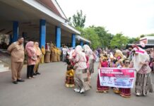 Sambut HUT-RI ke 80, Ribuan Pelajar di Maros Meriahkan Gerak Jalan Kreasi