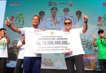 Gubernur Sulsel Serahkan Bantuan Rp13,5 Miliar ke Pemkab Jeneponto