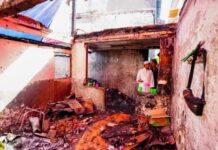 Bawa Bantuan, Gubernur Sulsel Kunjungi Korban Kebakaran 8 Rumah di Makassar