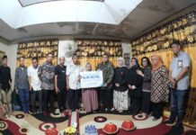 Pemkot Makassar Serahkan Santunan Rp 98,7 Juta untuk Keluarga Abay, Korban Kebakaran DPRD