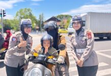 Unik, Polisi di Maros Apresiasi Pengendara Patuh dengan Coklat