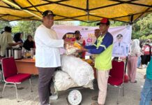 World Clean Up Day, Warga Maros Tukar Sampah dengan Beras dan Minyak
