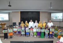 Didampingi Bunda PAUD, Wali Kota Makassar Serahkan Hadiah ke Anak-anak Juara Lomba Mewarnai