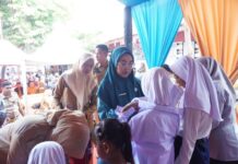 Ketua PKK Makassar Kunjungi Pulau Kodingareng, Bawa Bantuan untuk Siswa dan Tenaga Kesehatan