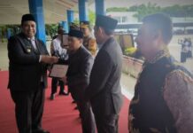 Hari Guru di Maros: APH dan LSM Dapat Award, Guru Pelosok Malah Tak Undang