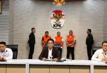 KPK Pamerkan Gubernur Riau Abdul Wahid Berompi Oranye, Disebut Terima ‘Jatah Preman’