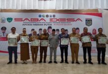 Kunjungan ke Maros, Mendes PDTT Serahkan Penghargaan Tokoh Peduli Desa kepada 8 Bupati