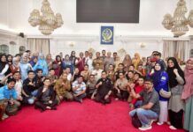 Gubernur Andi Sudirman Lepas 100 Nakes Sulsel ke Aceh Tamiang