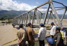 Tinjau Padang Pariaman, Presiden Prabowo Pastikan Perbaikan Rumah dan Jembatan Rusak