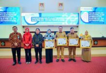 Wagub Sulsel Terima Penghargaan BKKBN atas Dukungan Program Bangga Kencana