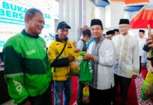Gubernur Sulsel Kumpulkan Ribuan Pengemudi, Bagikan 5.000 Paket Sembako