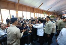 Open House di Istana, Lima Ribuan Warga Antre Salaman dengan Prabowo