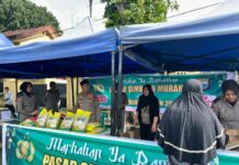 Bantu Warga di Bulan Puasa, Polres Maros Jual Sembako di Bawah Harga Pasar