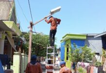 Pemkot Makassar Pasang 40 Lampu Jalan di Kepulauan