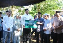 Bupati Maros Serahkan Bantuan Sapi Kurban Presiden Prabowo ke Warga Camba