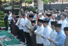 Salat Iduladha di Paris Berlangsung Khidmat, Prabowo Disambut Hangat Diaspora Indonesia