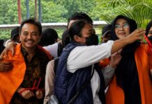 Tahap II Dimulai, Roy Suryo dan dr Tifa Resmi Diserahkan ke Jaksa