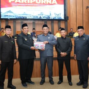 Pemkab Maros Serahkan Ranperda Apbd 2025, Pendapatan Daerah Capai Rp1,6 Triliun